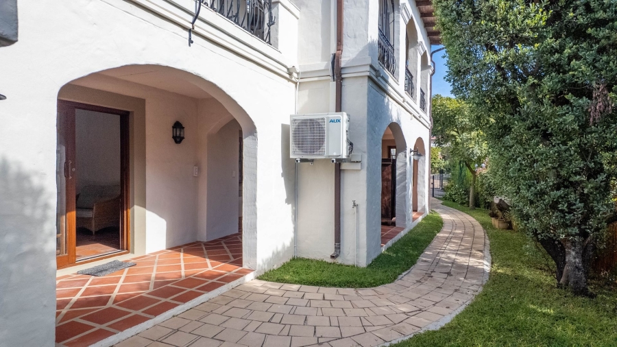 6 Bedroom Property for Sale in Kingfisher Creek Western Cape